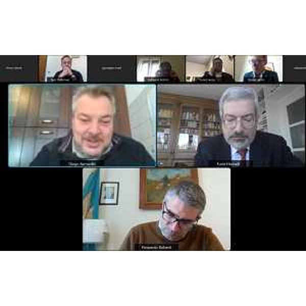 La seduta della V Commissione in modalità telematica. In primo piano il presidente Bernardis, il consigliere Honsell (Open Fvg) e l'assessore Roberti - La seduta della V Commissione in modalità telematica. In primo piano il presidente Bernardis, il consigliere Honsell (Open Fvg) e l'assessore Roberti