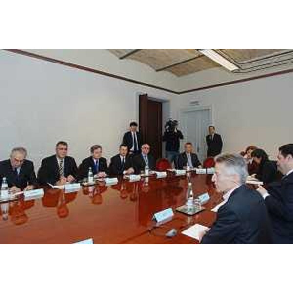 Il Presidente della Regione e l'Assessore regionale alle Relazioni internazionali con la delegazione di parlamentari sloveni del "Club parlamentari del Litorale" nella sede della Regione a Trieste. (Trieste 17/03/08)