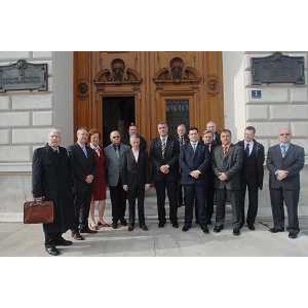 Il Presidente della Regione e l'Assessore regionale alle Relazioni internazionali con la delegazione di parlamentari sloveni del "Club parlamentari del Litorale" nella sede della Regione a Trieste. (Trieste 17/03/08)