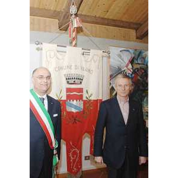Il Sindaco di Varmo con il Presidente della Regione nella sede municipale di Varmo. (Varmo 18/03/08)