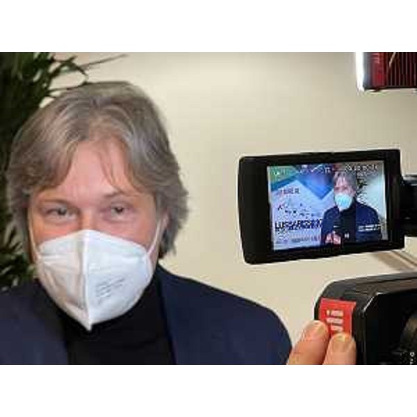 L'assessore regionale alle Attività produttive Sergio Emidio Bini durante un'intervista nel corso della conferenza stampa di presentazione di Lussarissimo2022 - L'assessore regionale alle Attività produttive Sergio Emidio Bini durante un'intervista nel corso della conferenza stampa di presentazione di Lussarissimo2022
