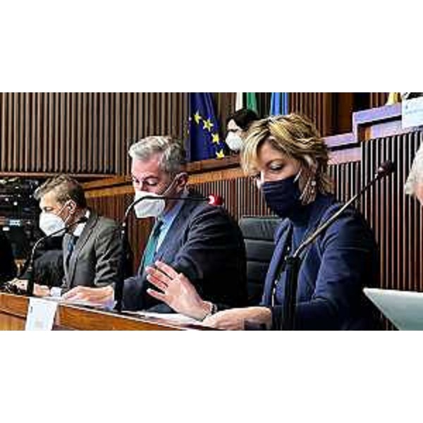 Lassessore regionale alle Finanze con delega alla programmazione comunitaria, Barbara Zilli, durante i lavori della Prima commissione consiliare. - Lassessore regionale alle Finanze con delega alla programmazione comunitaria, Barbara Zilli, durante i lavori della Prima commissione consiliare.