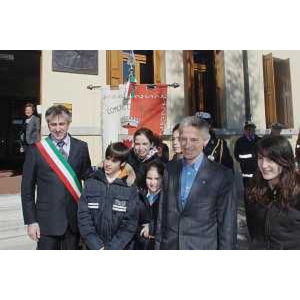 Il Sindaco di Chions, il Presidente della Regione e giovani cittadini di Chions. (Chions 20/03/08)