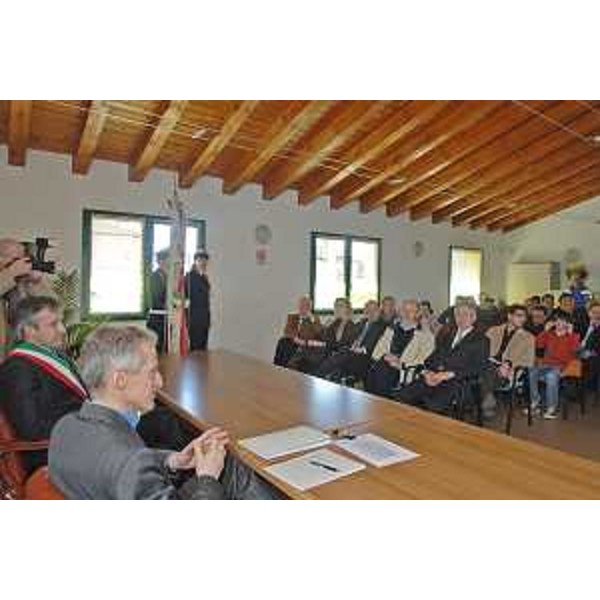 Il Presidente della Regione accolto dal Sindaco, da amministratori locali e da rappresentanti dell'associazionismo e della Protezione Civile comunale, nella sede municipale di Chions. (Chions 20/03/08)