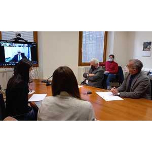 Piero Mauro Zanin (a destra) con Michele Penta, presidente dell'Osservatorio Antimafia, durante l'incontro di oggi a Udine - Piero Mauro Zanin (a destra) con Michele Penta, presidente dell'Osservatorio Antimafia, durante l'incontro di oggi a Udine