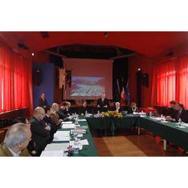 La Giunta regionale riunita nel Municipio di Claut. (Claut 21/03/08)