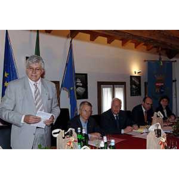 Riccardo Illy (Presidente Regione Friuli Venezia Giulia) con Claudio Colussi (Sindaco di Casarsa della Delizia) alla seduta della Giunta Regionale tenutasi a Casarsa della Delizia il 05/05/06
