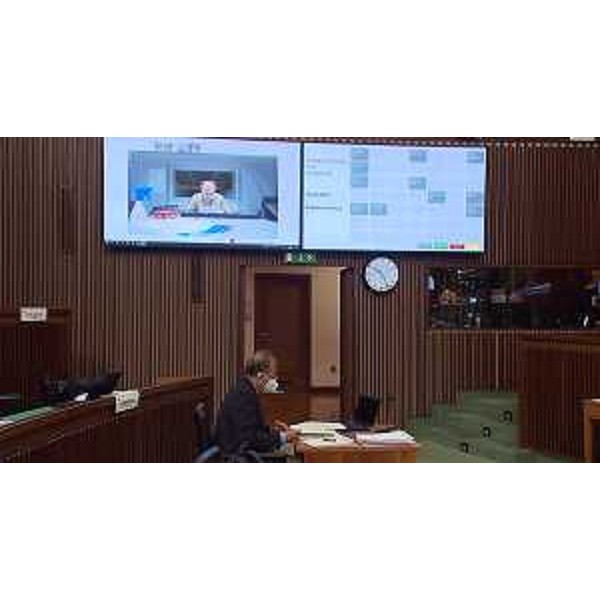 Walter Zalukar (Gruppo Misto) durante un intervento dell'assessore regionale alla Salute, Riccardo Riccardi - Walter Zalukar (Gruppo Misto) durante un intervento dell'assessore regionale alla Salute, Riccardo Riccardi