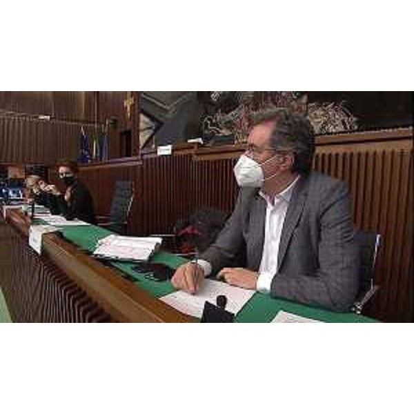 Mara Piccin (FI) e l'assessore Graziano Pizzimenti in IV Commissione - Mara Piccin (FI) e l'assessore Graziano Pizzimenti in IV Commissione