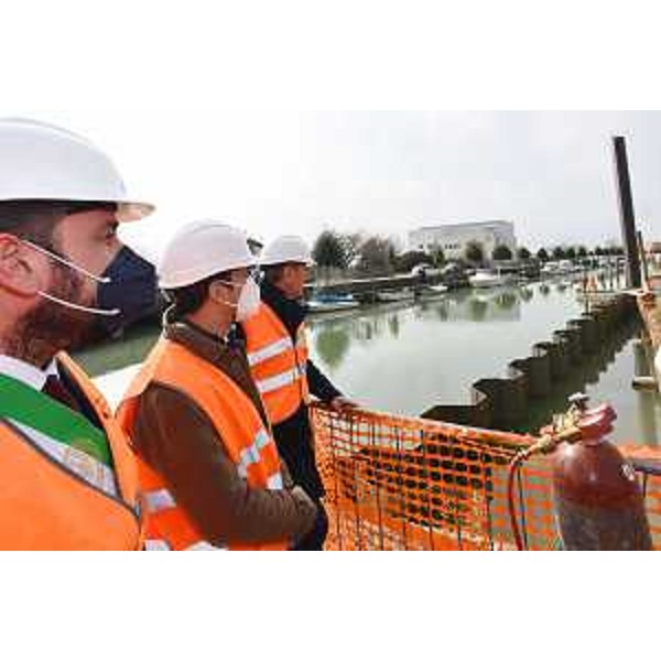 Il governatore Fedriga durante l'avvio dei lavori sul Natissa. - Il governatore Fedriga durante l'avvio dei lavori sul Natissa.