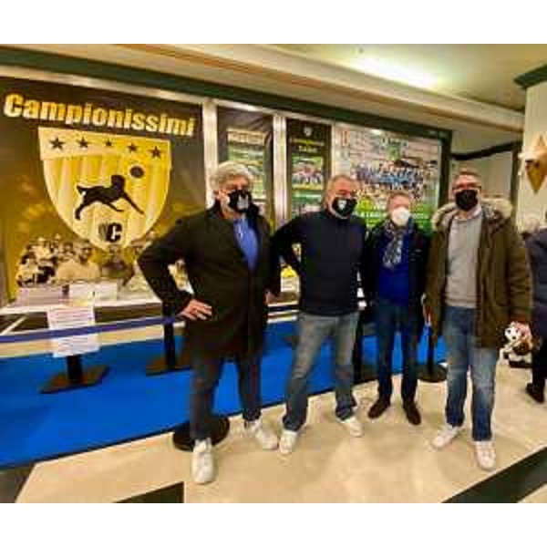 L'asssessore Pierpaolo Roberti (a destra) alla presentazione del Magazine Campionissimi 2022 - L'asssessore Pierpaolo Roberti (a destra) alla presentazione del Magazine Campionissimi 2022