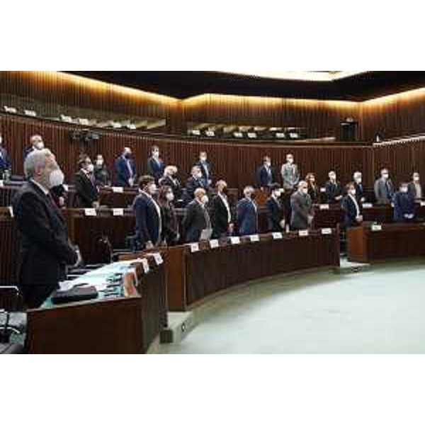 L'aula durante il minuto di silenzio per il Giorno del Ricordo - L'aula durante il minuto di silenzio per il Giorno del Ricordo