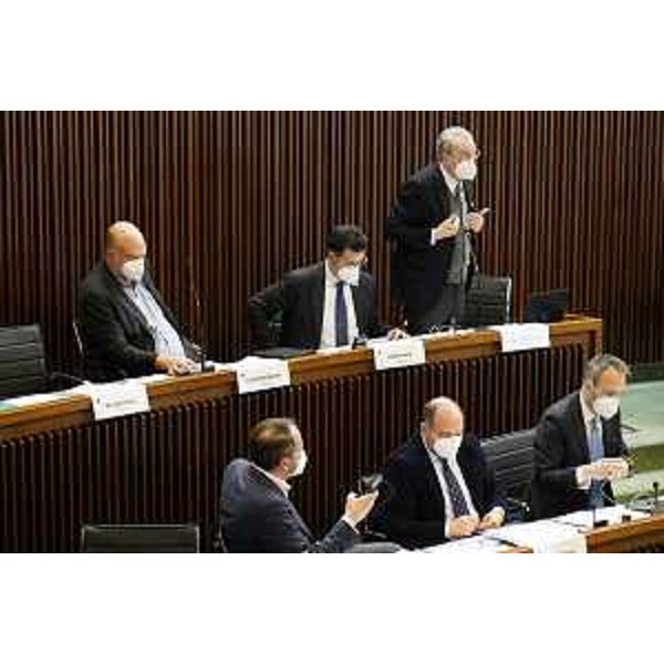 I consiglieri del Gruppo del Pd in aula - I consiglieri del Gruppo del Pd in aula