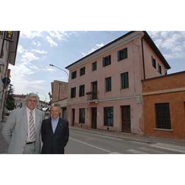 Riccardo Illy (Presidente Regione Friuli Venezia Giulia) con Claudio Colussi (Sindaco di Casarsa della Delizia) ritratti in occasione della seduta della Giunta Regionale tenutasi a Casarsa della Delizia il 05/05/06