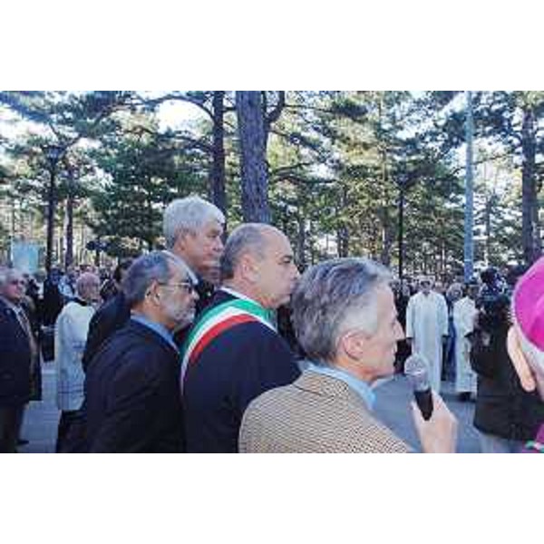 Il Presidente della Regione e il Sindaco di Trieste alla cerimonia di riapertura del Tempio Mariano di Monte Grisa, sul Carso Triestino, officiata da mons. Eugenio Ravignani Vescovo di Trieste. (Trieste 30/03/08) 