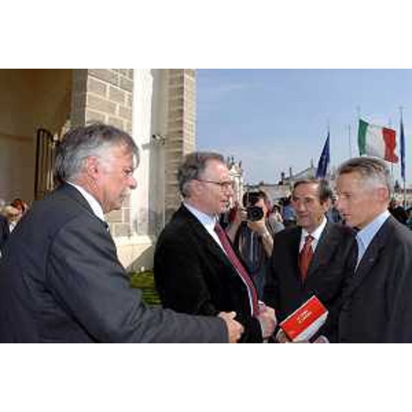 Riccardo Illy (Presidente Regione Friuli Venezia Giulia) con Guglielmo Epifani (Segretario Nazionale CGIL) e Piero Colussi (Consigliere Regionale) all'inaugurazione della mostra su "Terra e Lavoro" (Villa Manin, 05/05/06)