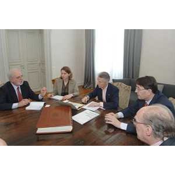 Il Coordinatore europeo per la Rete dei Trasporti transeuropei Luis Francisco Valente De Oliveira, il Presidente della Regione, l'Assessore regionale ai Trasporti e alle Infrastrutture e il Presidente dell'Autorità Portuale di Trieste Claudio Boniciolli, nella sede della Regione a Trieste. (Trieste 01/04/08)