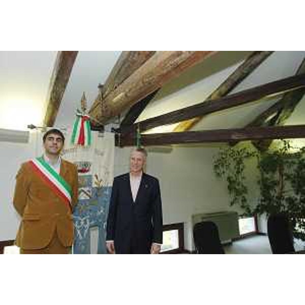 Il Sindaco di Teor con il Presidente della Regione nella sede municipale di Teor. (Teor 01/04/08)