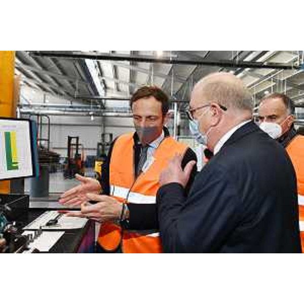 Il governatore del Fvg, Massimiliano Fedriga, in visita alla sede operativa a Cordenons di Archita srl. - Il governatore del Fvg, Massimiliano Fedriga, in visita alla sede operativa a Cordenons di Archita srl.