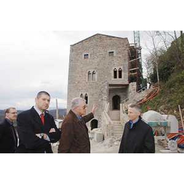 Il Presidente della Regione visita il cantiere del nuovo museo archeologico "Palatium" nel castello di Partistagno ad Attimis. (Attimis 03/04/08)