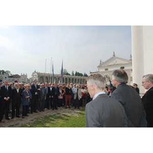 Riccardo Illy (Presidente Regione Friuli Venezia Giulia) con Guglielmo Epifani (Segretario Nazionale CGIL) all'inaugurazione della mostra su "Terra e Lavoro" (Villa Manin, 05/05/06)