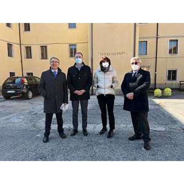 Gli assessori regionali all'Istruzione, Alessia Rosolen, e alle Infrastrutture eTerritorio Graziano Pizzimenti al sopralluogo all'ex caserma Duodo. - Gli assessori regionali all'Istruzione, Alessia Rosolen, e alle Infrastrutture eTerritorio Graziano Pizzimenti al sopralluogo all'ex caserma Duodo.