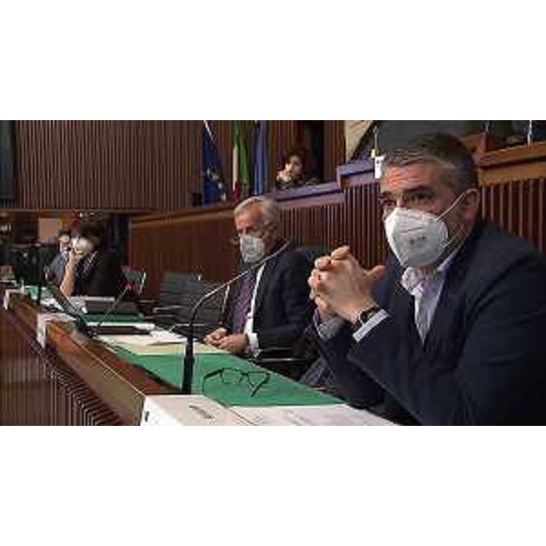 Da dx, l'assessore Fvg all'Immigrazione, Pierpaolo Roberti, il presidente della VI Commissione, Giuseppe Sibau (Progetto Fvg/Ar) e l'assessore all'Istruzione, Alessia Rosolen - Da dx, l'assessore Fvg all'Immigrazione, Pierpaolo Roberti, il presidente della VI Commissione, Giuseppe Sibau (Progetto Fvg/Ar) e l'assessore all'Istruzione, Alessia Rosolen