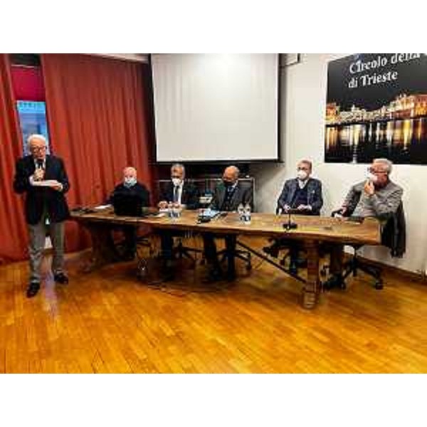 Introduzione dei lavori al Circolo della Stampa di Trieste - Introduzione dei lavori al Circolo della Stampa di Trieste