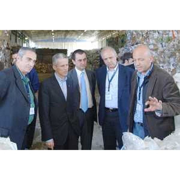 Il Presidente della Regione e il Sottosegretario all'Interno all'inaugurazione dell'impianto a pannelli fotovoltaici della cooperativa Idealservice, nella zona industriale dell'Aussa Corno, a San Giorgio di Nogaro. (San Giorgio di Nogaro 04/04/08)