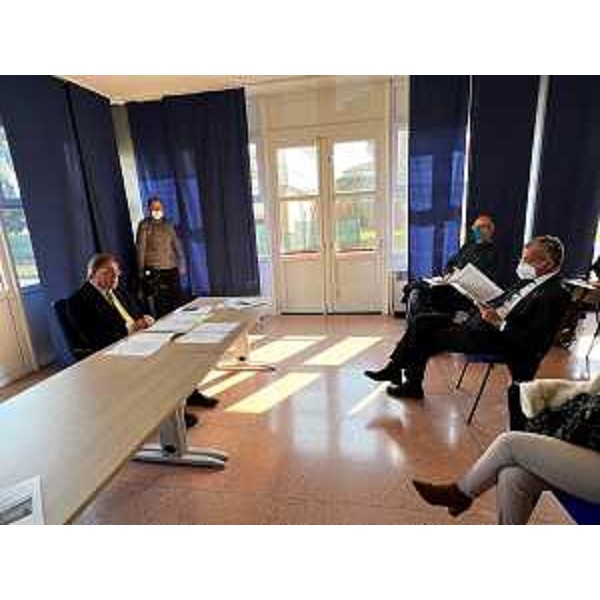 Il presidente del Cr Fvg, Piero Mauro Zanin, segue l'esposizione del Garante Franco Corleone - Il presidente del Cr Fvg, Piero Mauro Zanin, segue l'esposizione del Garante Franco Corleone