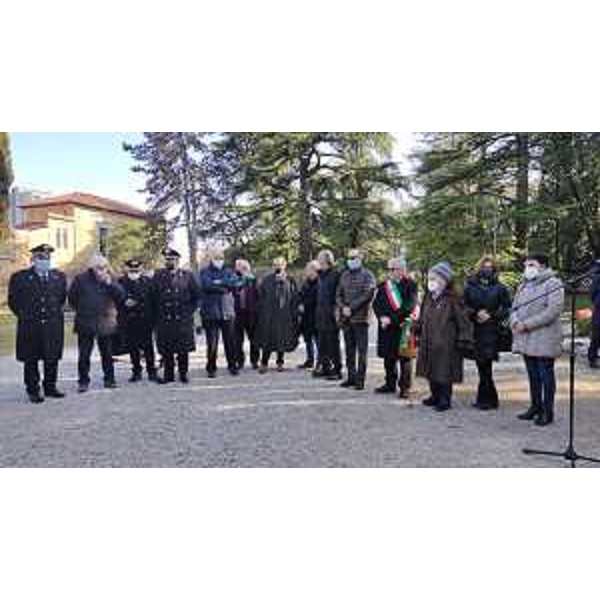 Il vicegovernatore del Friuli Venezia Giulia Riccardo Riccardi a Udine, nel Parco della Rimembranza, alla cerimonia di piantumazione di un gelso a ricordo di Giovanni Palatucci. - Il vicegovernatore del Friuli Venezia Giulia Riccardo Riccardi a Udine, nel Parco della Rimembranza, alla cerimonia di piantumazione di un gelso a ricordo di Giovanni Palatucci.