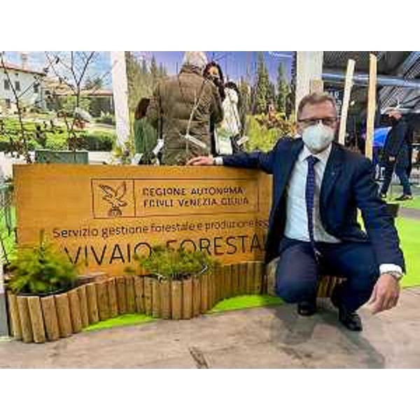 L'assessore regionale alle Foreste Stefano Zannier nello stand allestito dal servizio Gestione forestale e produzione legnosa all'interno della fiera Ortogiardino a Pordenone - L'assessore regionale alle Foreste Stefano Zannier nello stand allestito dal servizio Gestione forestale e produzione legnosa all'interno della fiera Ortogiardino a Pordenone