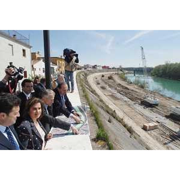 Il Presidente della Regione nel corso del sopralluogo al cantiere dei lavori di messa in sicurezza degli argini del Tagliamento a Latisana. (Latisana 04/04/08)