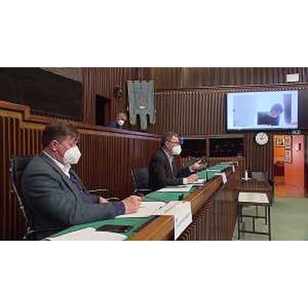 Alberto Budai (Lega), presidente della II Commissione, insieme all'assessore regionale Stefano Zannier durante l'intervento on line dell'assessore Alessia Rosolen - Alberto Budai (Lega), presidente della II Commissione, insieme all'assessore regionale Stefano Zannier durante l'intervento on line dell'assessore Alessia Rosolen