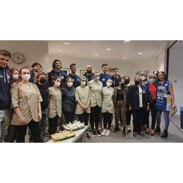 L'assessore regionale alle Finanze Barbara Zilli (seconda da destra nella foto) al Città fiera di Martignacco per l'iniziativa benefica Ueb Gesteco Cividale-Andos - L'assessore regionale alle Finanze Barbara Zilli (seconda da destra nella foto) al Città fiera di Martignacco per l'iniziativa benefica Ueb Gesteco Cividale-Andos