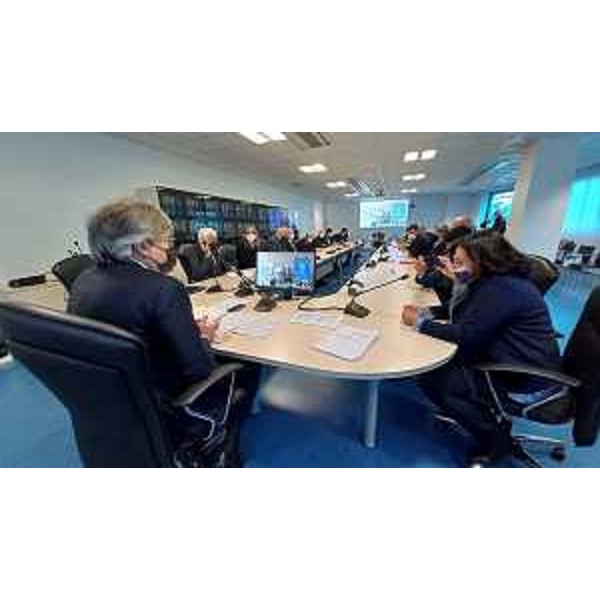 l'assessore regionale alle Attività produttive Sergio Emidio Bini all'incontro con le associazioni di categoria e sindacali. - l'assessore regionale alle Attività produttive Sergio Emidio Bini all'incontro con le associazioni di categoria e sindacali.