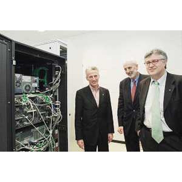 Il Presidente della Regione visita la centrale di controllo della Mercurio FVG ad Amaro. (Amaro 05/04/08)