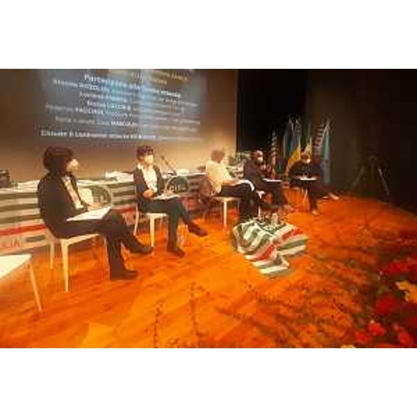 L'assessore regionale Alessia Rosolen (la prima a sinistra) durante il focus al Convegno della Cisl - L'assessore regionale Alessia Rosolen (la prima a sinistra) durante il focus al Convegno della Cisl