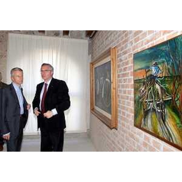 Riccardo Illy (Presidente Regione Friuli Venezia Giulia) con Guglielmo Epifani (Segretario Nazionale CGIL) davanti a un'opera di Zigaina all'inaugurazione della mostra su "Terra e Lavoro" (Villa Manin, 05/05/06)