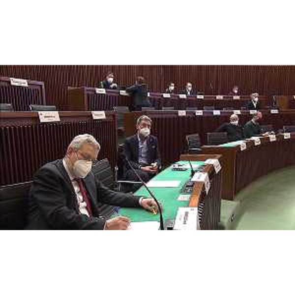 La seduta della IV Commissione - La seduta della IV Commissione