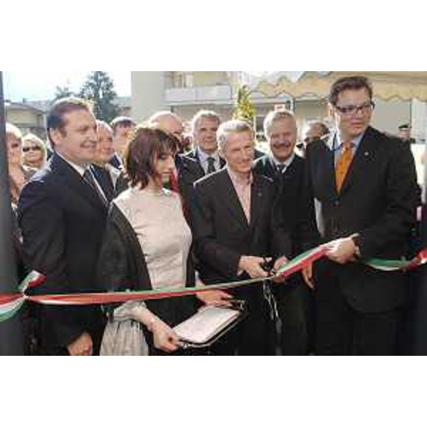 Il Presidente della Regione e l'Assessore regionale alla Montagna partecipano all'inaugurazione della sede di Confcommercio a Tolmezzo. (Tolmezzo 05/04/08)