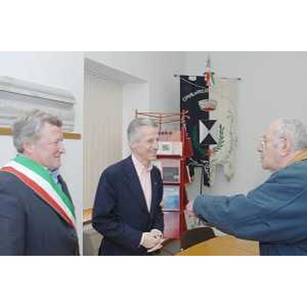 Il Presidente della Regione con il Sindaco di Pinzano al Tagliamento, nella sede municipale. (Pinzano al Tagliamento 07/04/08)
