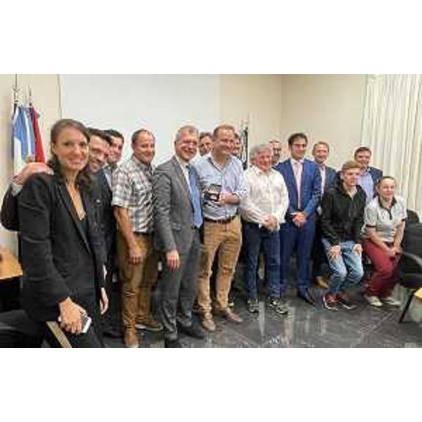 Foto di gruppo ad Avellaneda con Piero Mauro Zanin, Franco Iacop ed Elia Miani - Foto di gruppo ad Avellaneda con Piero Mauro Zanin, Franco Iacop ed Elia Miani