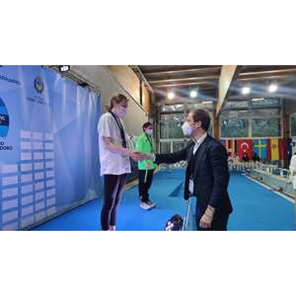 Il governatore Massimiliano Fedriga nel corso della premiazione - Il governatore Massimiliano Fedriga nel corso della premiazione