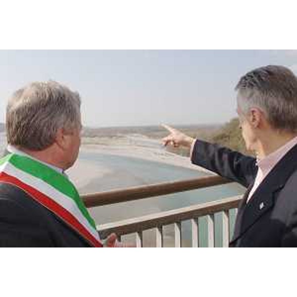 Il Presidente della Regione con il Sindaco di Pinzano al Tagliamento. (Pinzano al Tagliamento 07/04/08)