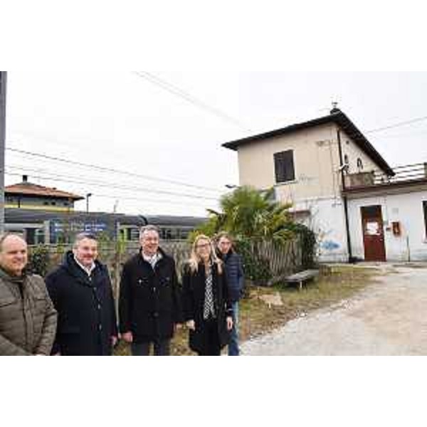 Al centro della foto l'assessore regionale Pizzimenti e il sindaco di Mossa Emanuela Russian - Al centro della foto l'assessore regionale Pizzimenti e il sindaco di Mossa Emanuela Russian