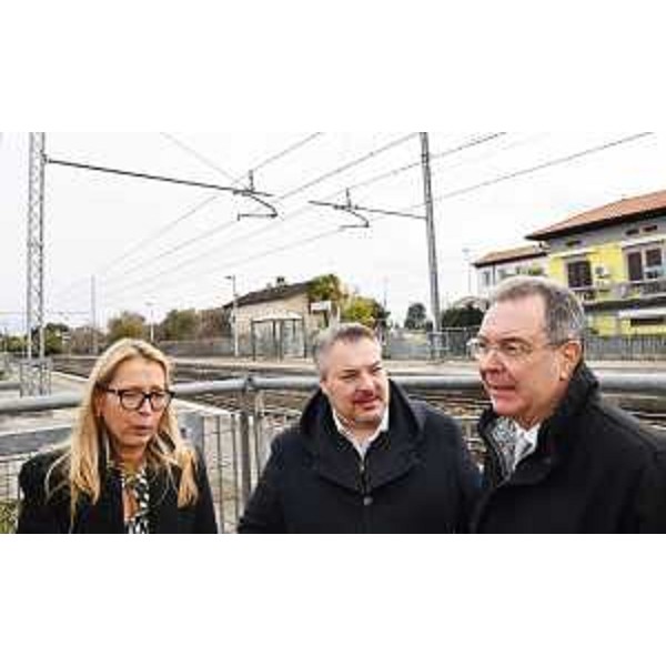 Il consigliere leghista Diego Bernardis (al centro) con l'assessore Pizzimenti e il sindaco di Mossa, Emanuela Russian - Il consigliere leghista Diego Bernardis (al centro) con l'assessore Pizzimenti e il sindaco di Mossa, Emanuela Russian