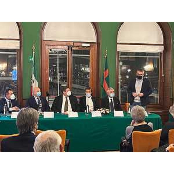 Lassessore regionale ai Corregionali allestero, Pierpaolo Roberti, durante la presentazione dellEcomuseo Egea-Una luce sulla memoria e del libro Locanda Fertilia-Il segreto della fertilità. - Lassessore regionale ai Corregionali allestero, Pierpaolo Roberti, durante la presentazione dellEcomuseo Egea-Una luce sulla memoria e del libro Locanda Fertilia-Il segreto della fertilità.