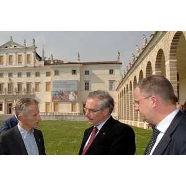 Riccardo Illy (Presidente Regione Friuli Venezia Giulia) con Guglielmo Epifani (Segretario Nazionale CGIL) e Alessandro Tesinii (Presidente del Consiglio Regionale) all'inaugurazione della mostra su "Terra e Lavoro" (Villa Manin, 05/05/06)