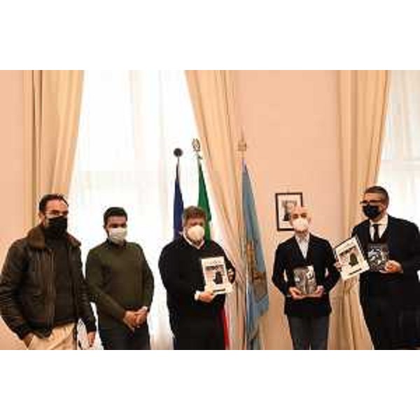 L'assessore regionale Roberti con la delegazione sarda - L'assessore regionale Roberti con la delegazione sarda